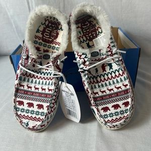 Hey Dude Wendy holiday cheers W9